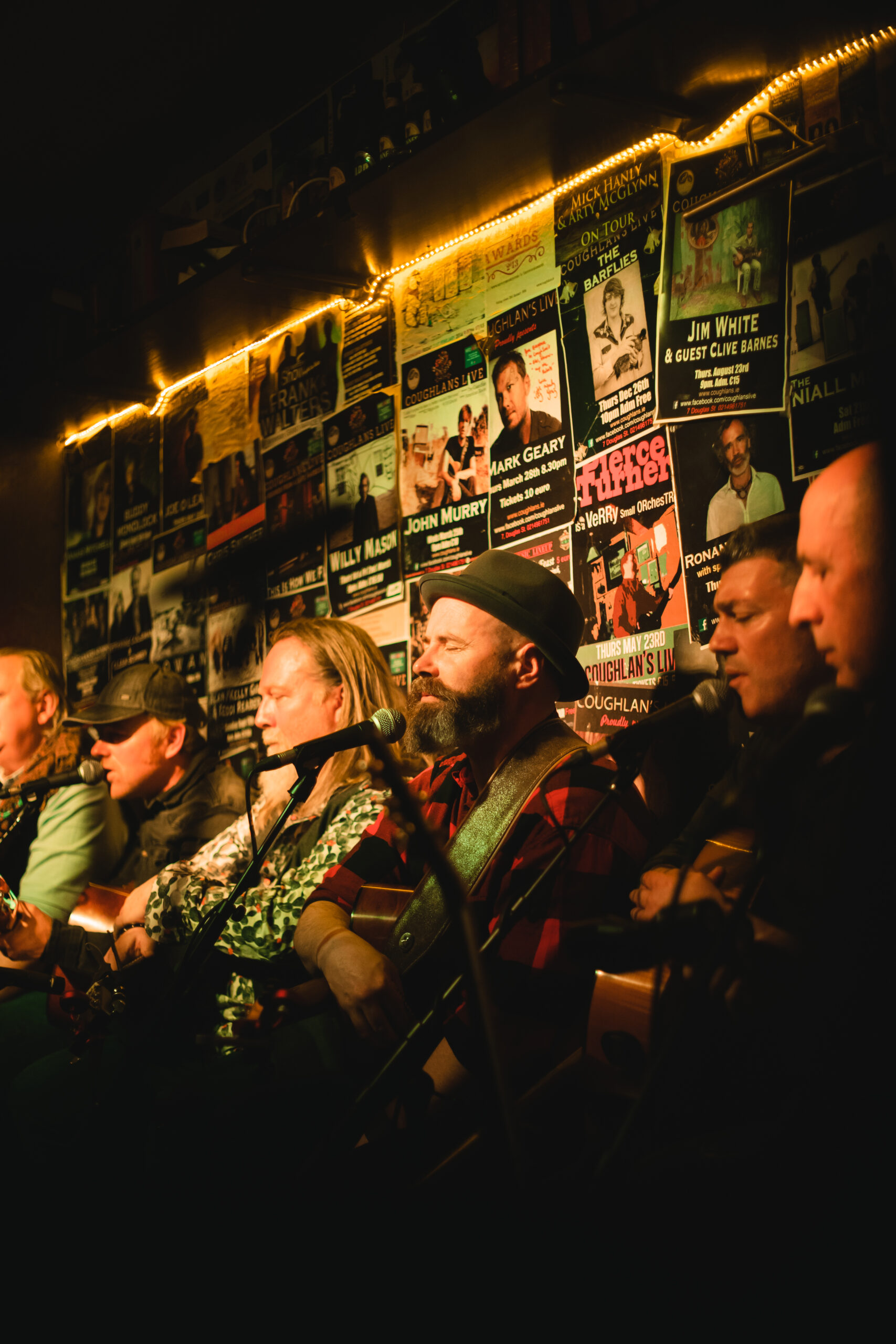 The White Horse Guitar Club.- Sold Out